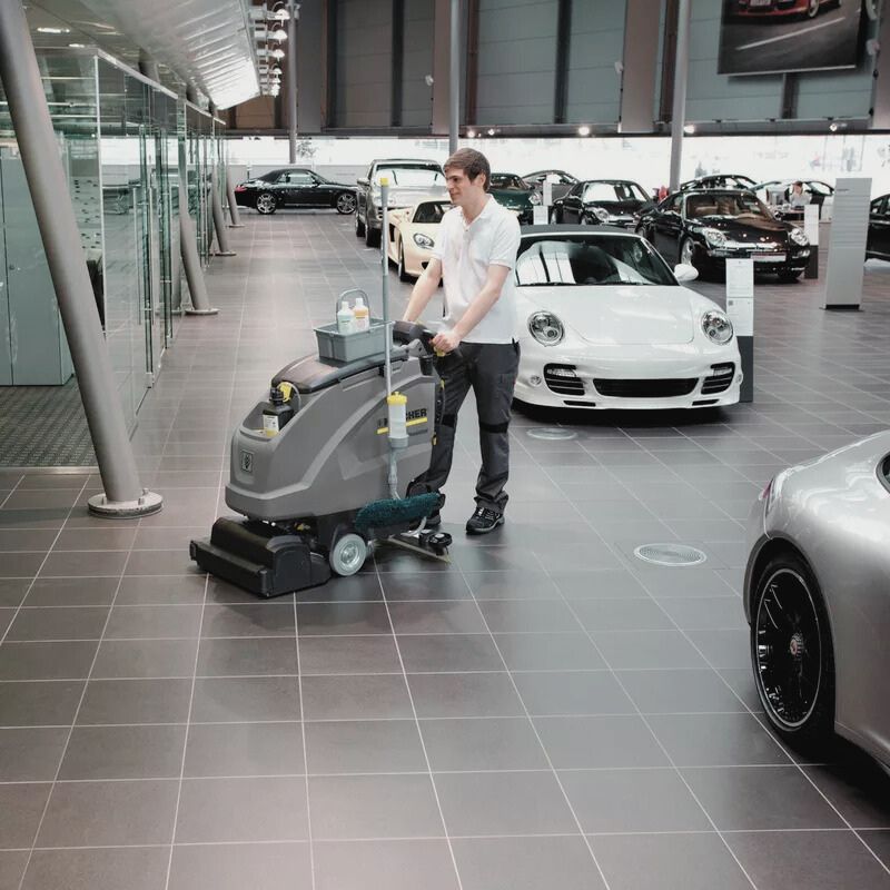 Auto Dealerships / Service Centers